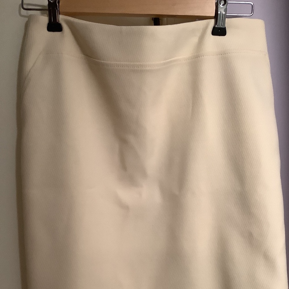 Worth size 8 cream knee length skirt